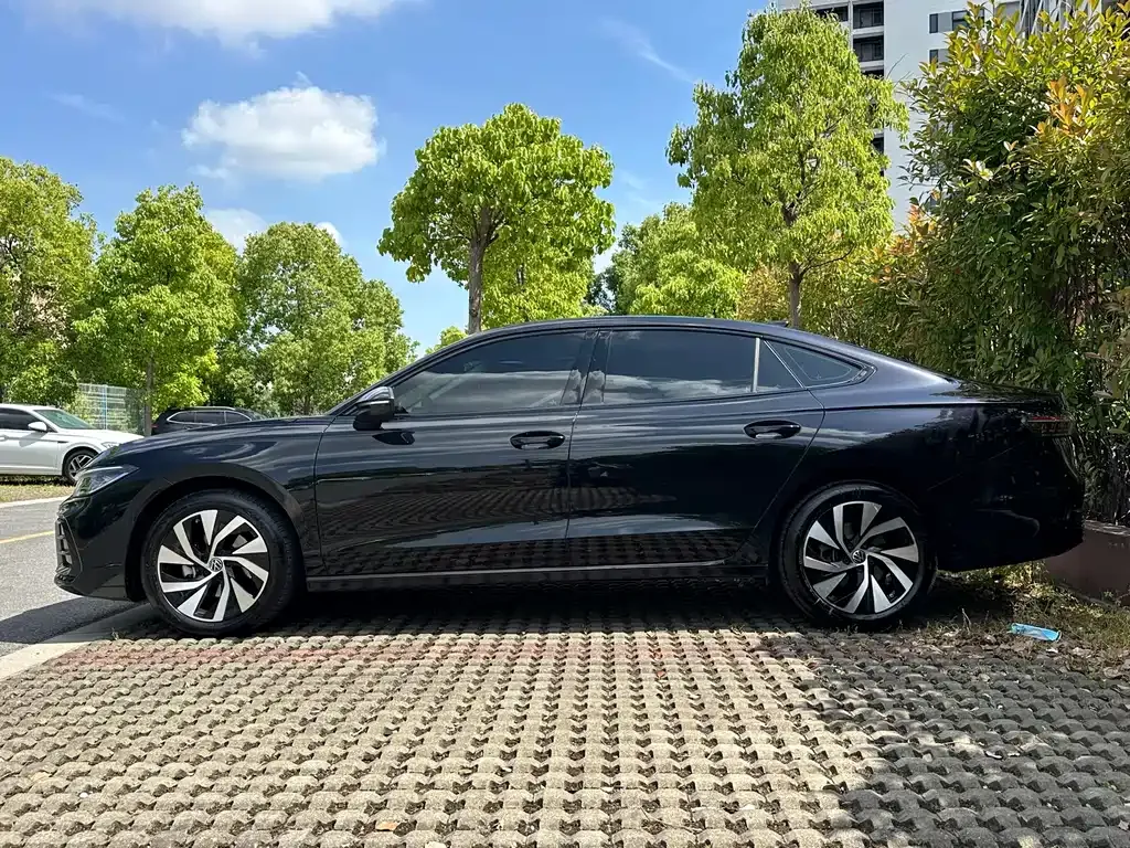 Volkswagen Passat — фото 10