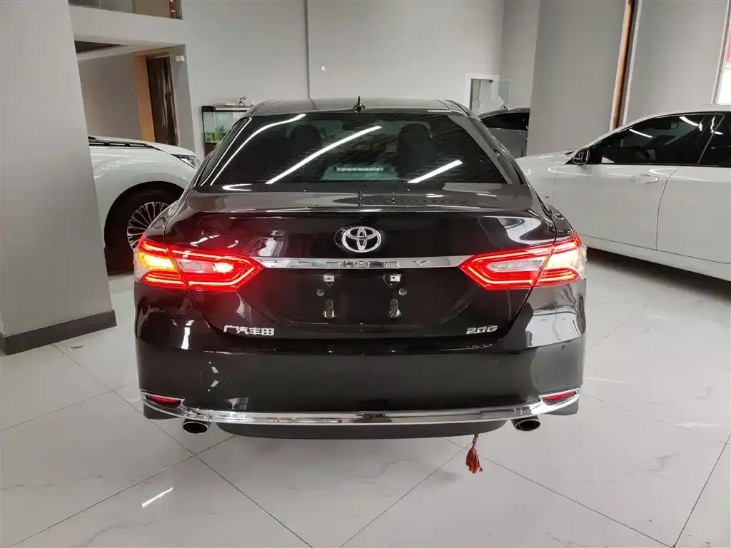 Toyota Camry — фото 3
