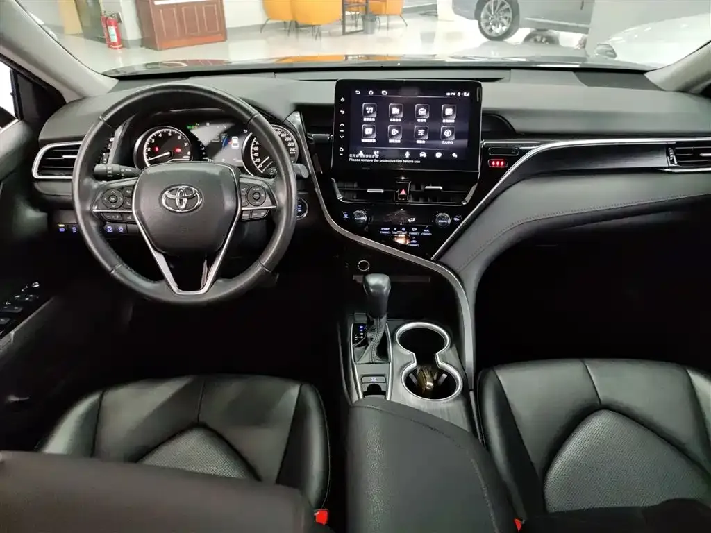 Toyota Camry — фото 6