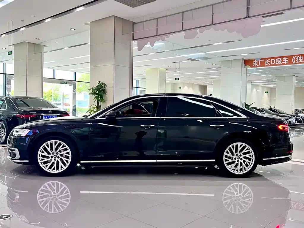 Audi A8 — фото 5