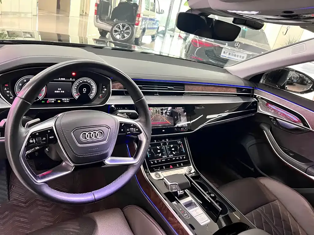 Audi A8 — фото 9