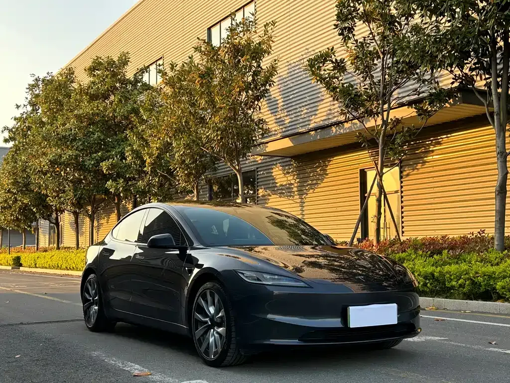 Tesla Model 3 — фото 8