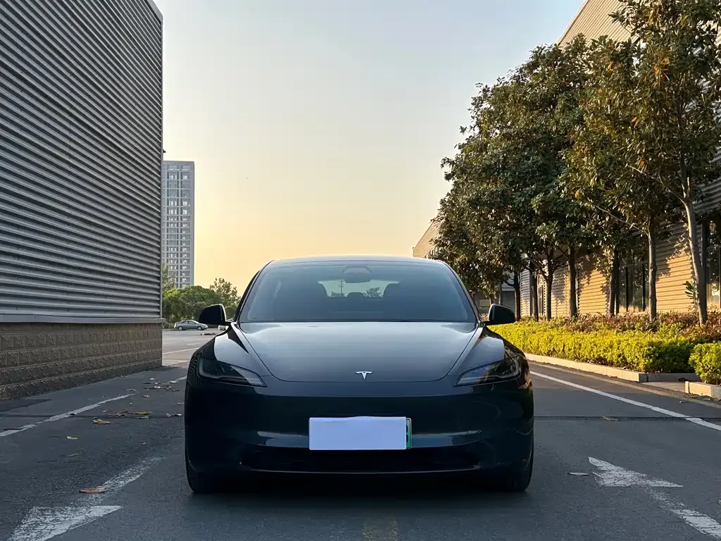 Tesla Model 3 — фото 10