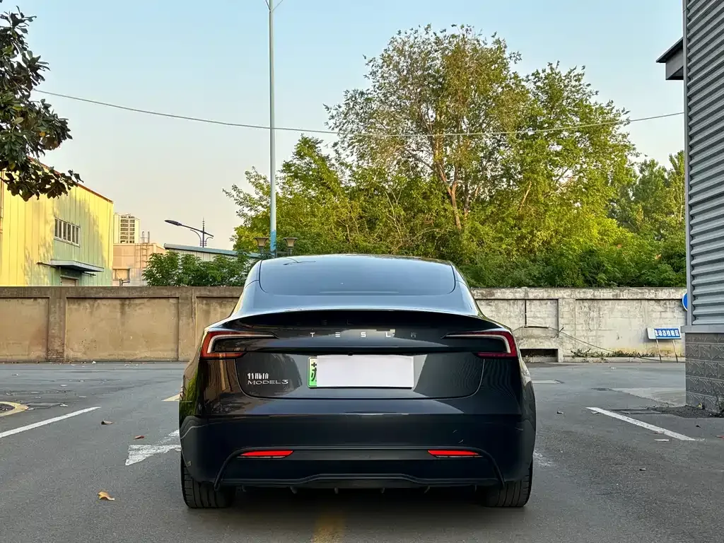 Tesla Model 3 — фото 9