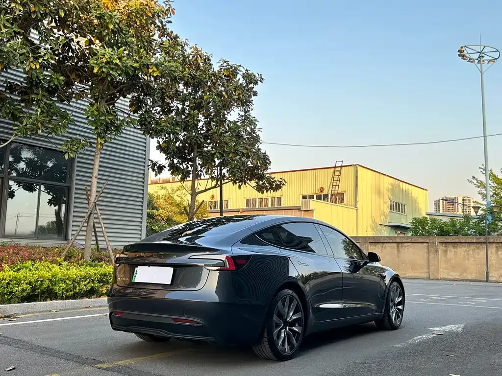 Tesla Model 3 — фото 6