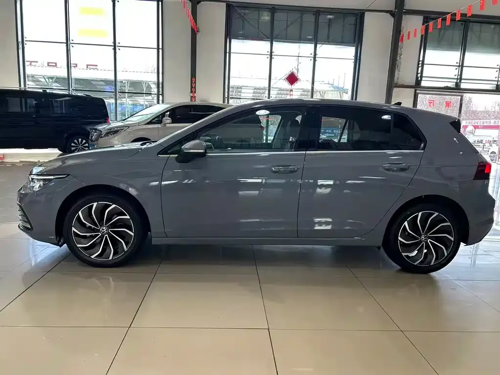 Volkswagen Golf 2021 из CN, фото 2