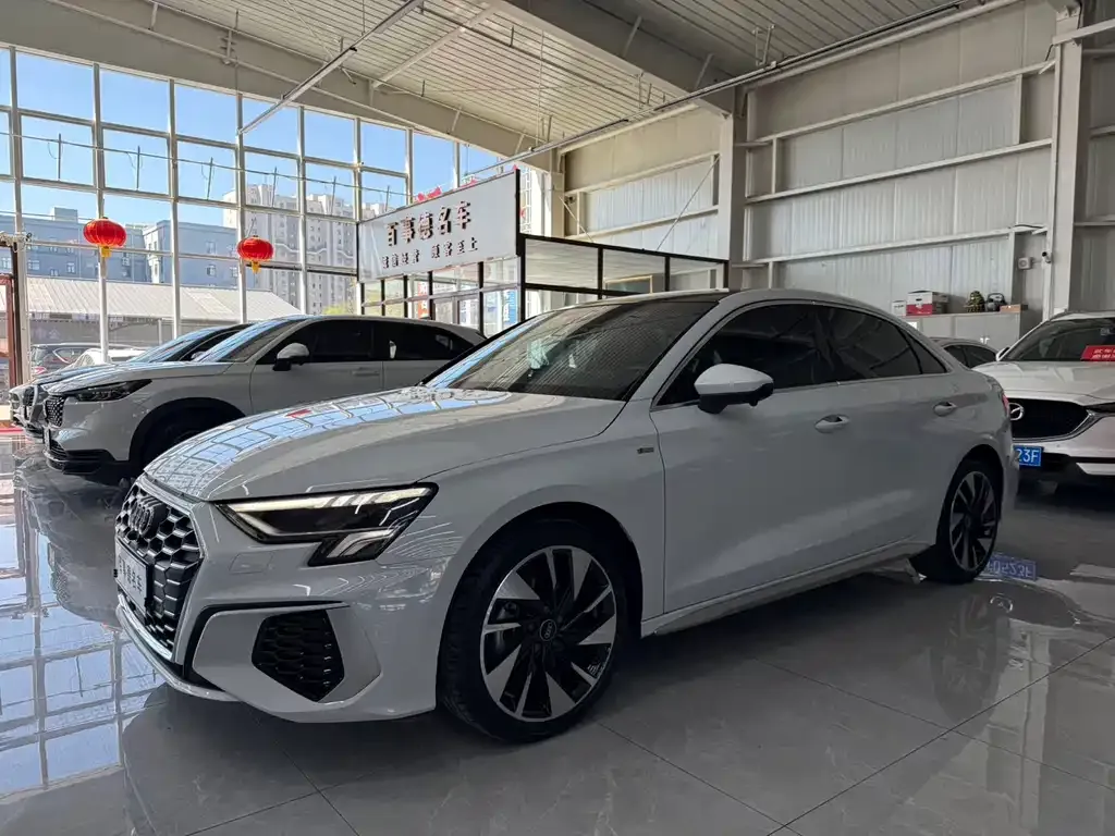 Audi A3 — фото 1