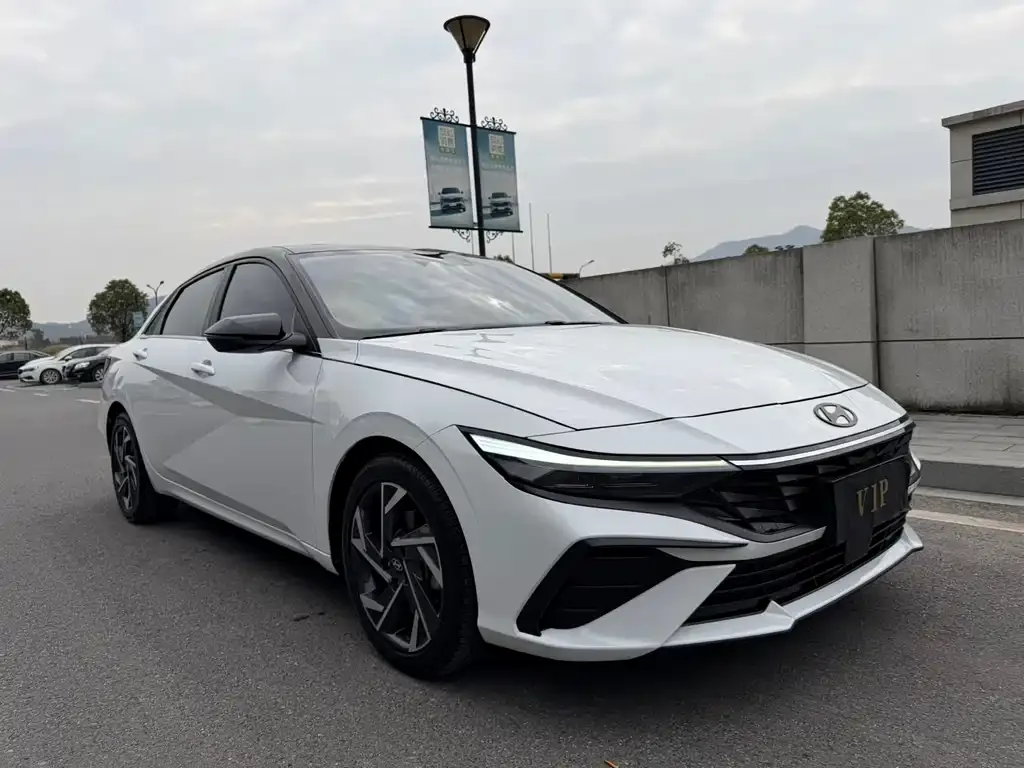 Hyundai Elantra — фото 2