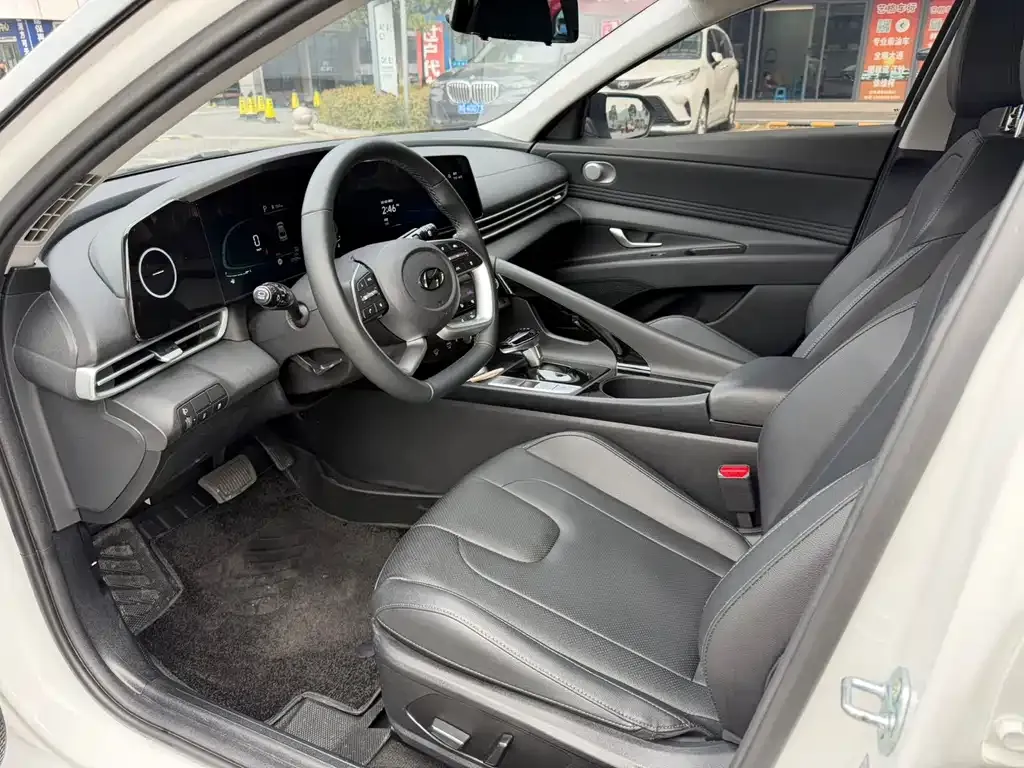 Hyundai Elantra — фото 4