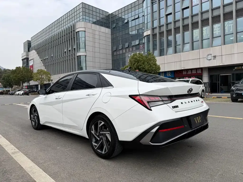 Hyundai Elantra — фото 9