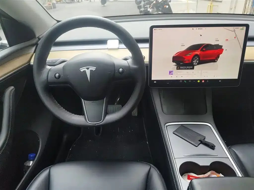 Tesla Model Y — фото 8