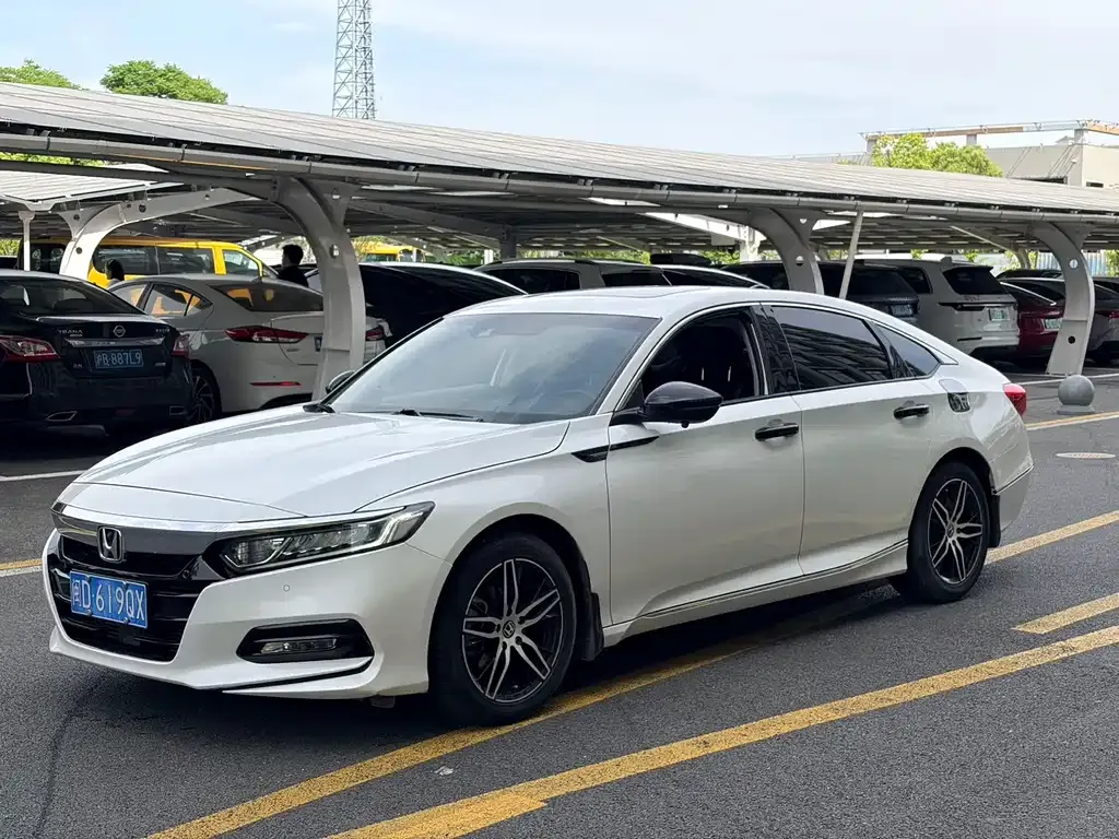 Honda Accord — фото 1