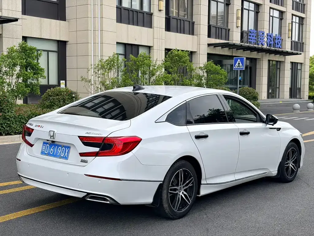 Honda Accord — фото 9