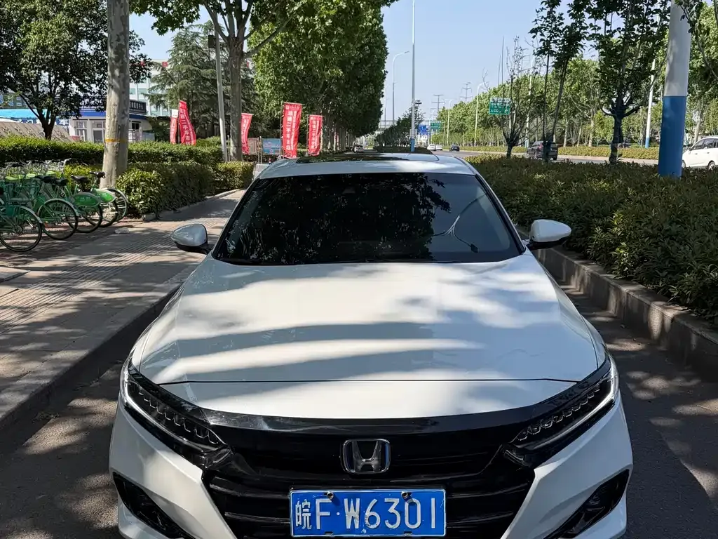 Honda Accord — фото 1