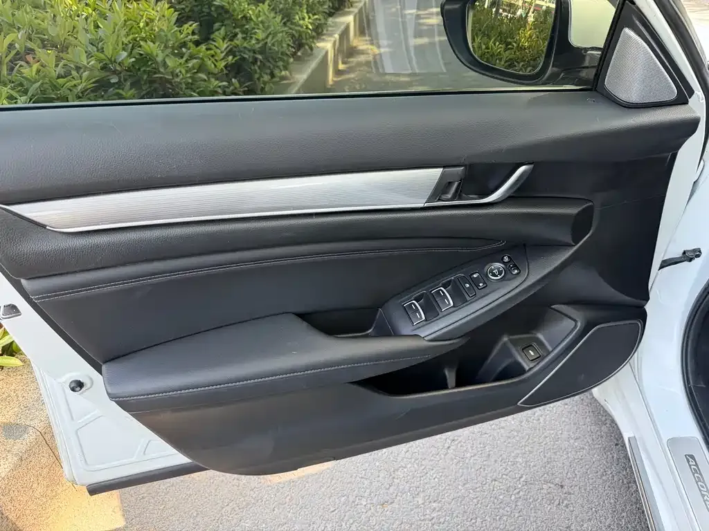 Honda Accord — фото 6
