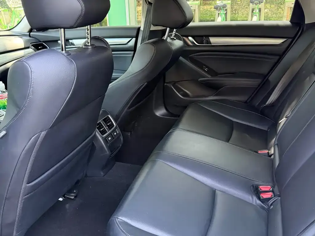 Honda Accord — фото 10