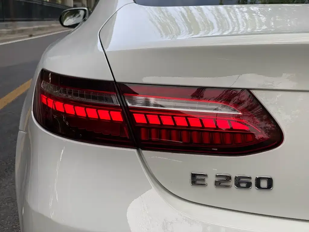 Mercedes-Benz E-Class (Import) — фото 4