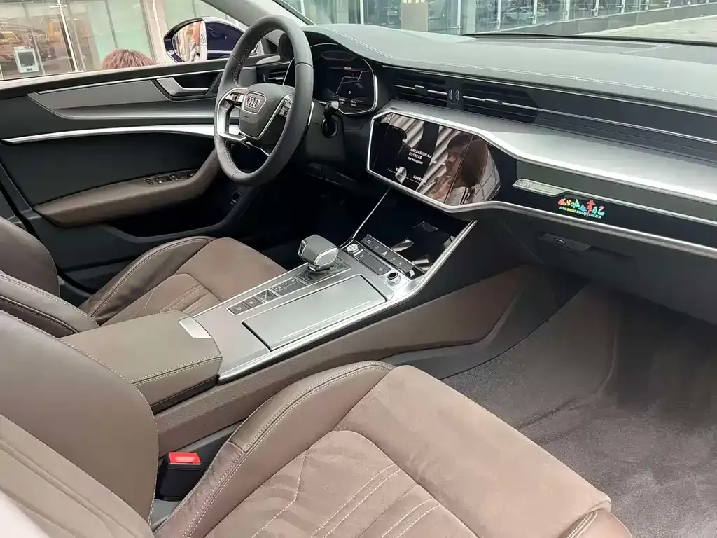 Audi A7L 2022 из CN, фото 2