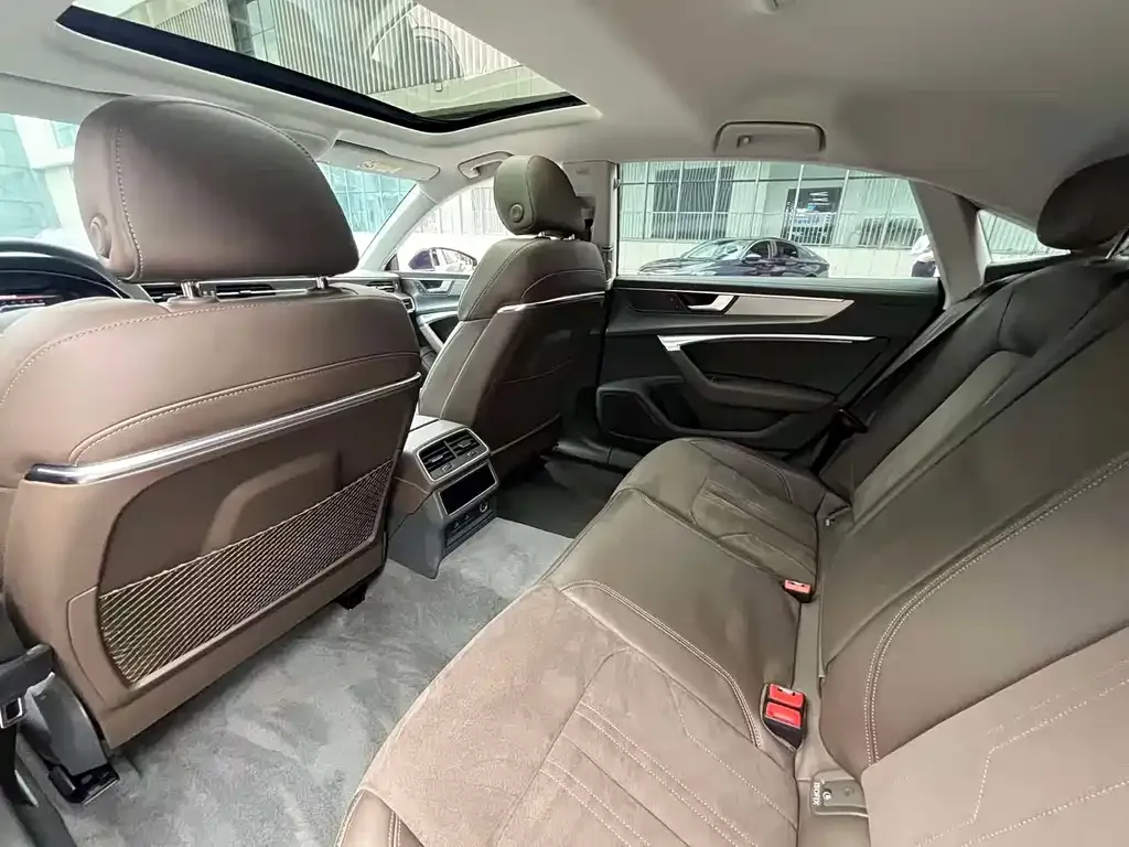 Audi A7L 2022 из CN, фото 5
