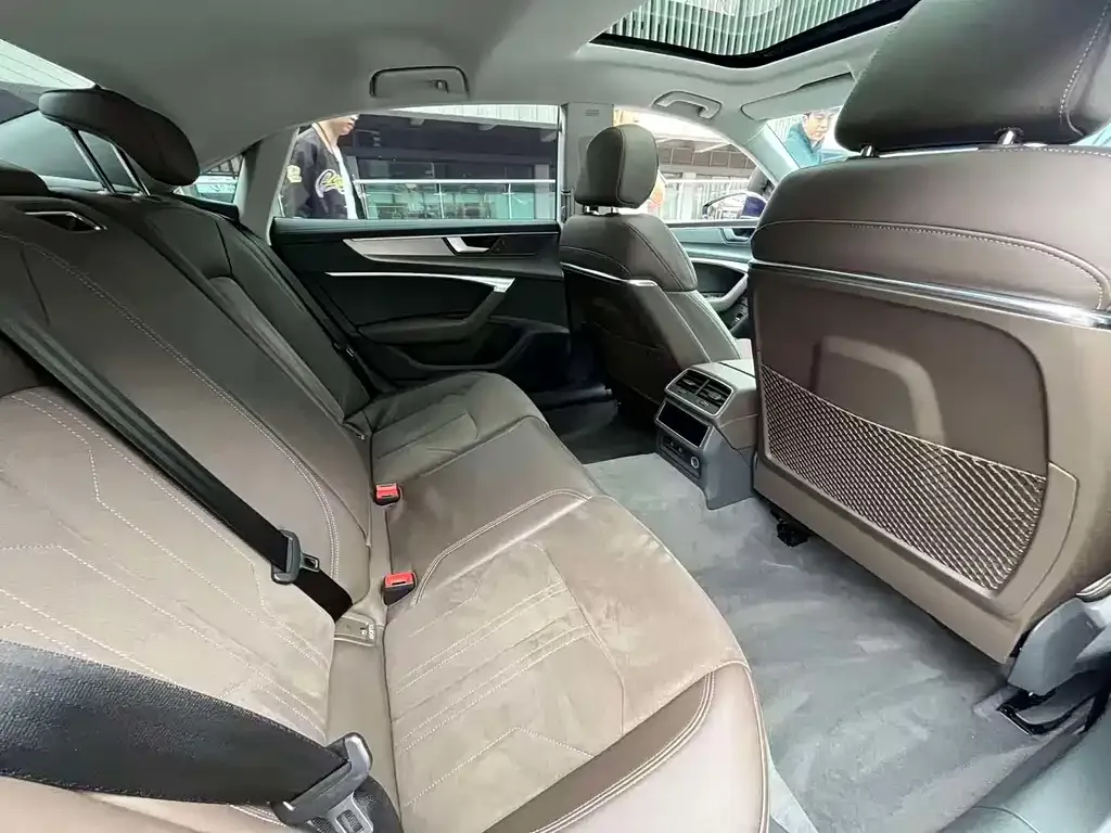 Audi A7L 2022 из CN, фото 4