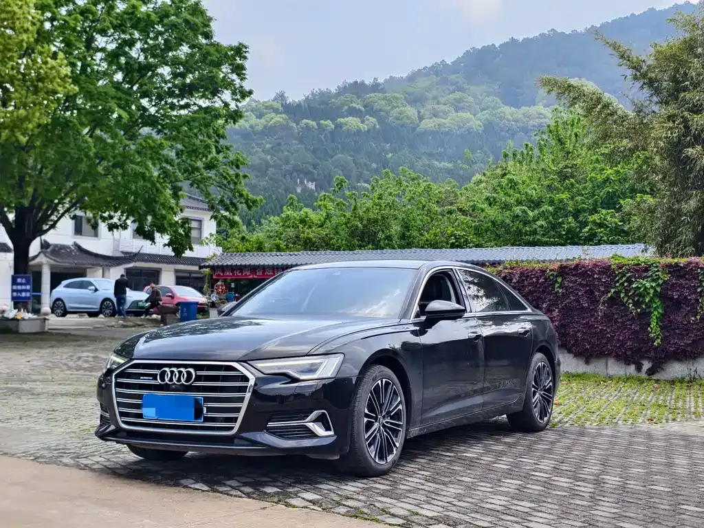 Audi A6L — фото 1