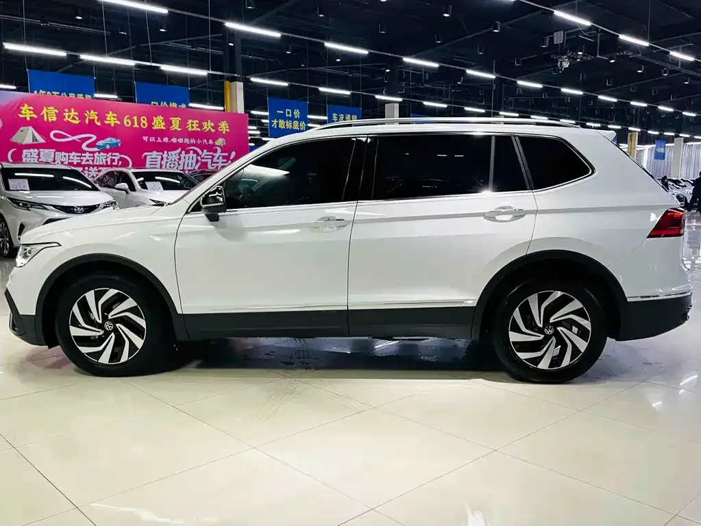 Volkswagen Tiguan L — фото 7