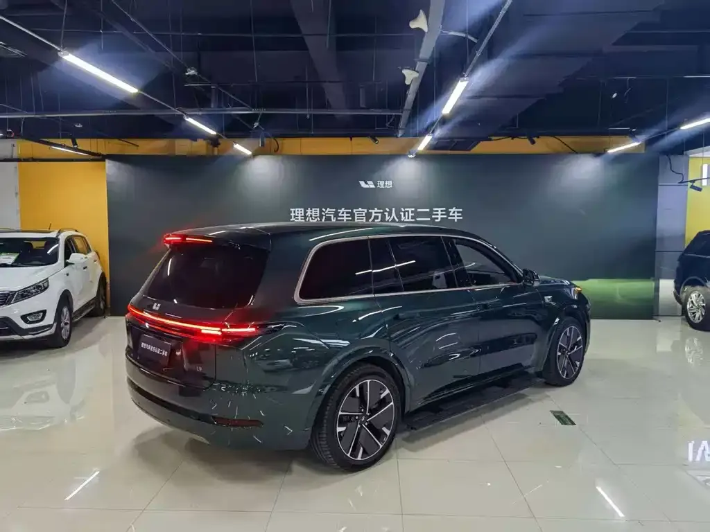 Li Auto L9 — фото 5