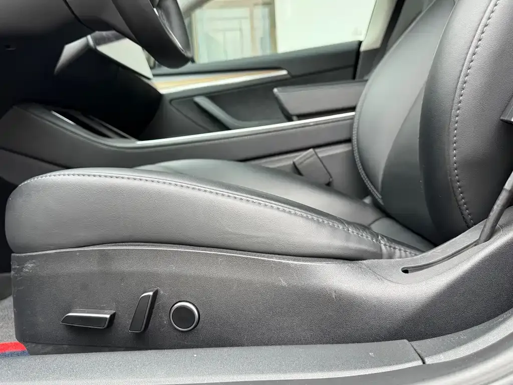 Tesla Model 3 — фото 10