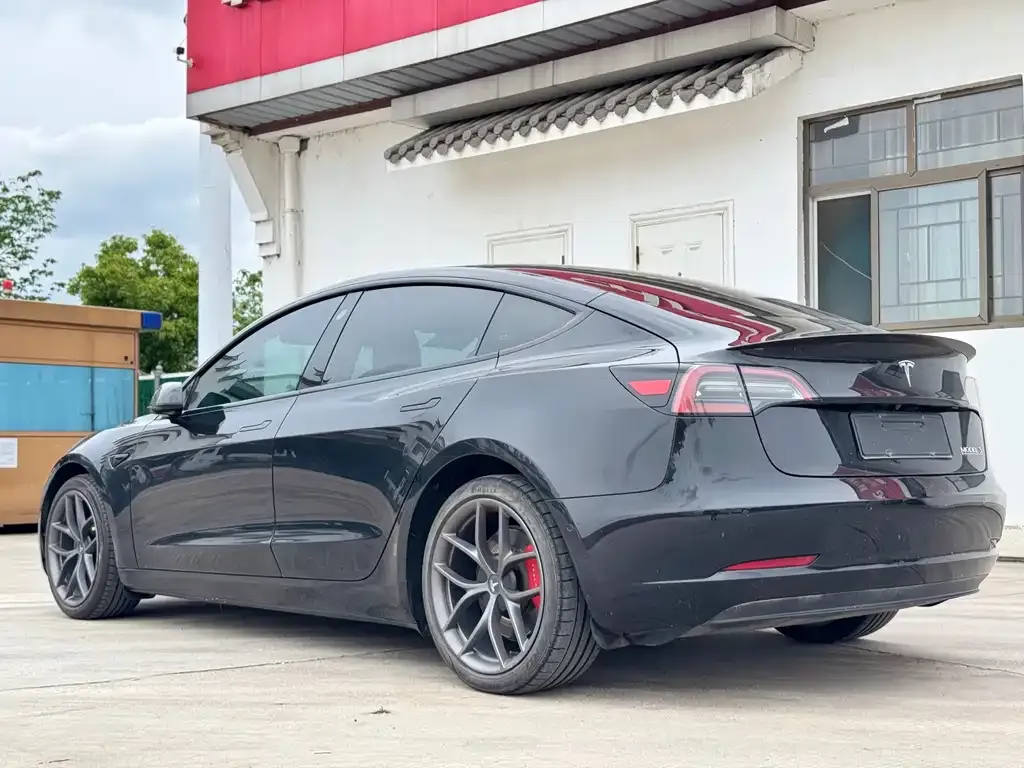 Tesla Model 3 — фото 6