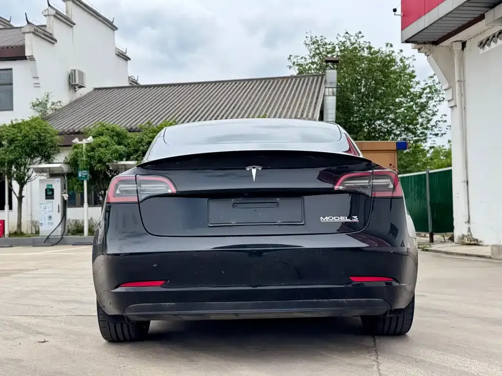 Tesla Model 3 — фото 5