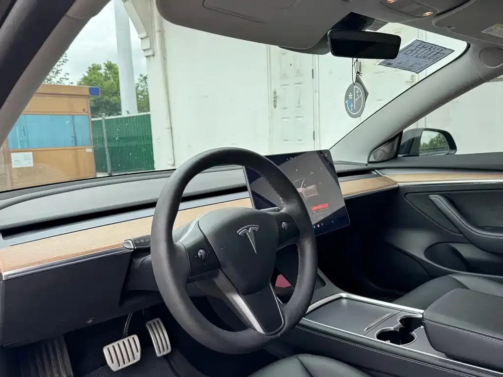 Tesla Model 3 — фото 3
