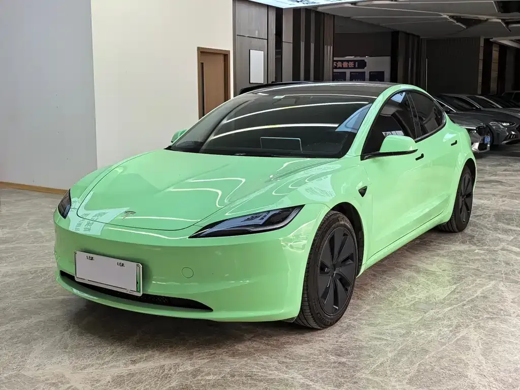 Tesla Model 3 — фото 1