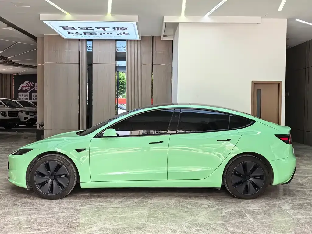 Tesla Model 3 — фото 10