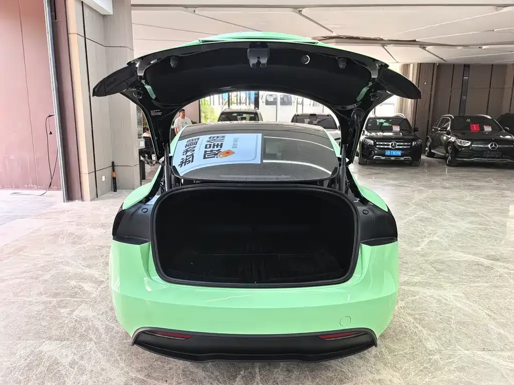 Tesla Model 3 — фото 3