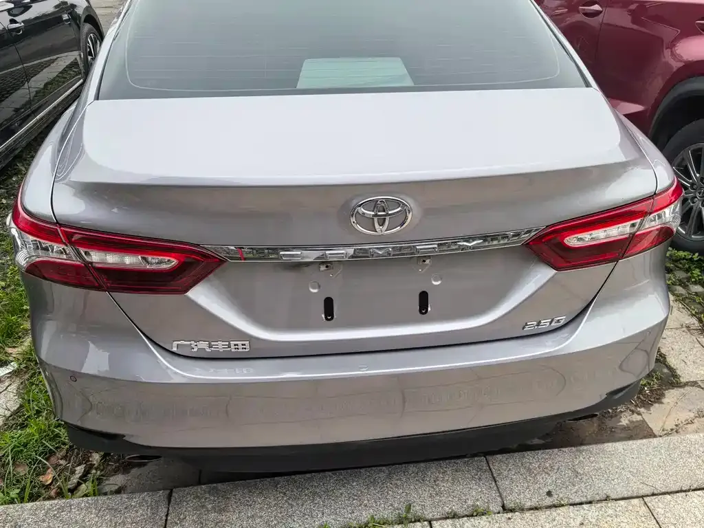 Toyota Camry — фото 4