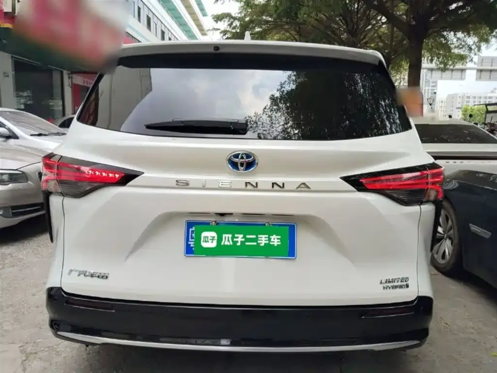 Toyota Sienna — фото 10