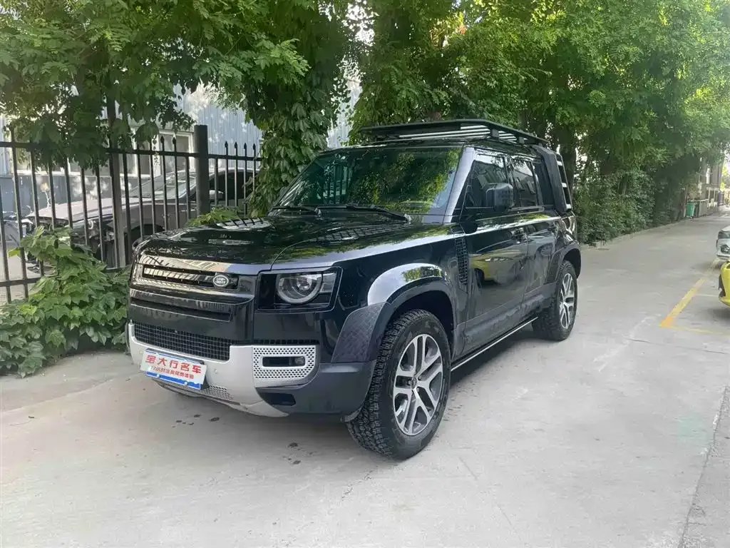 Land Rover Defender — фото 1