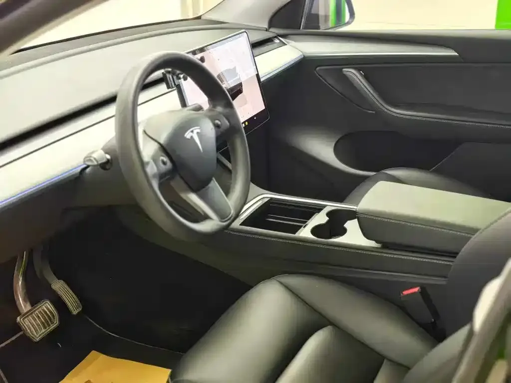 Tesla Model Y — фото 5
