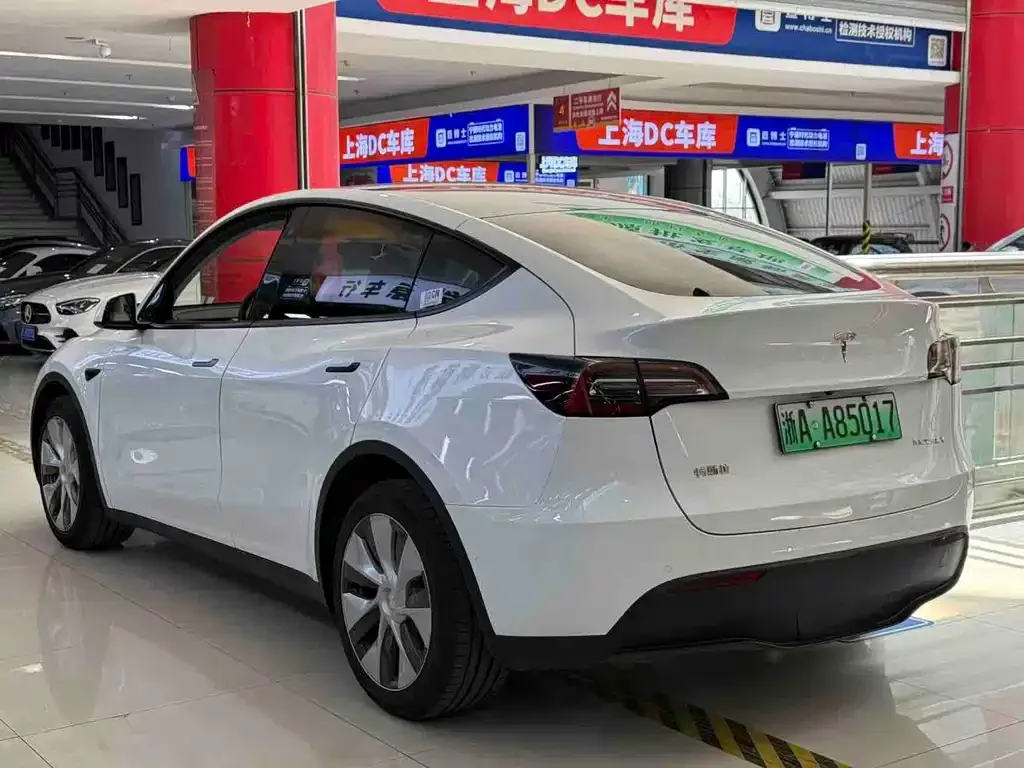Tesla Model Y — фото 7