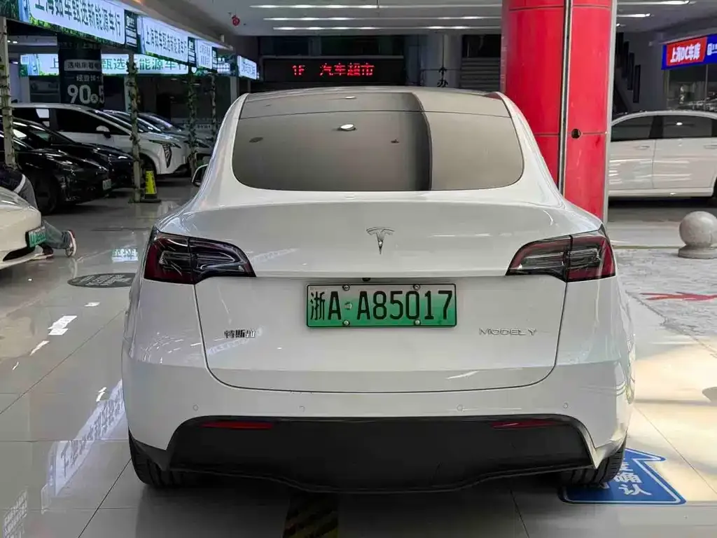 Tesla Model Y — фото 9