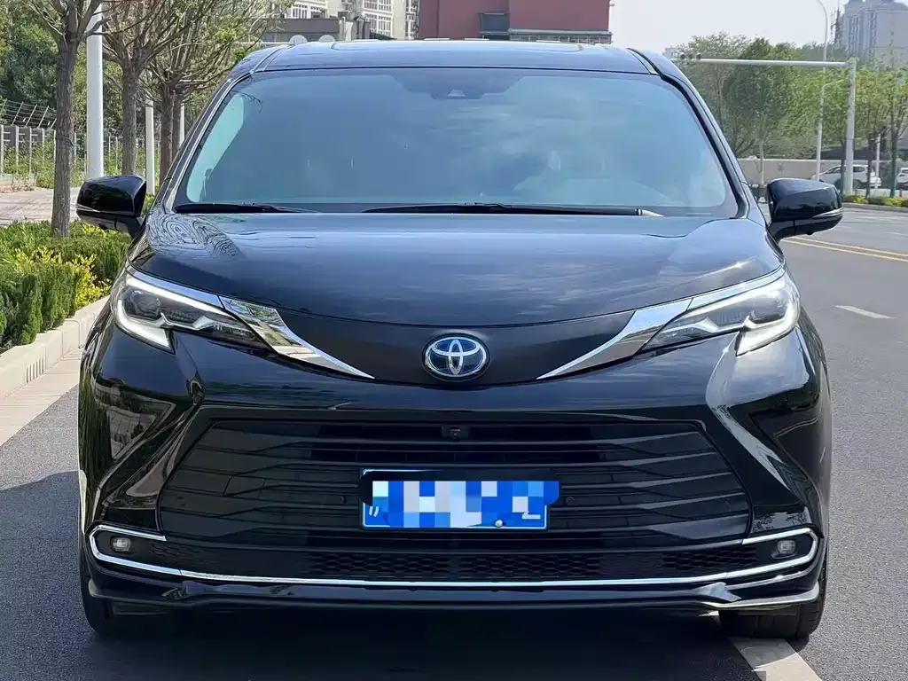 Toyota Sienna — фото 7