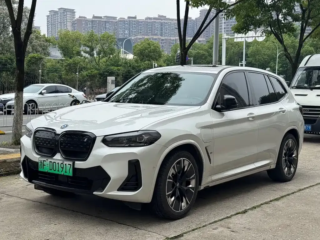 BMW iX3 — фото 1