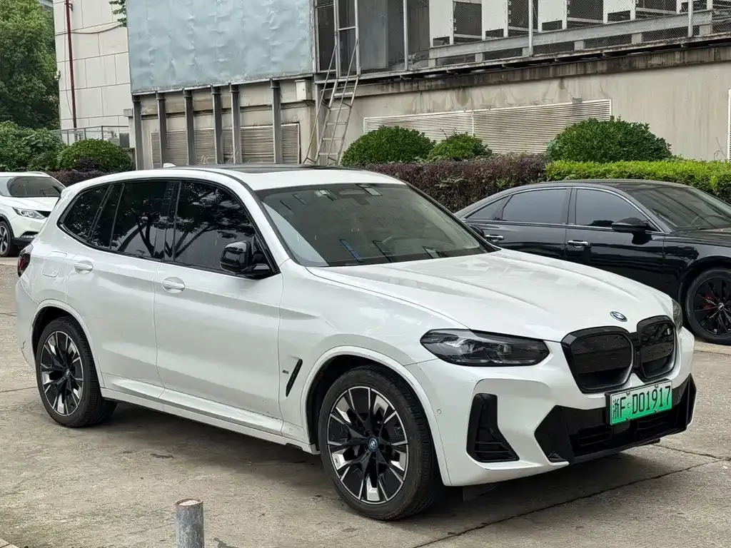 BMW iX3 — фото 10