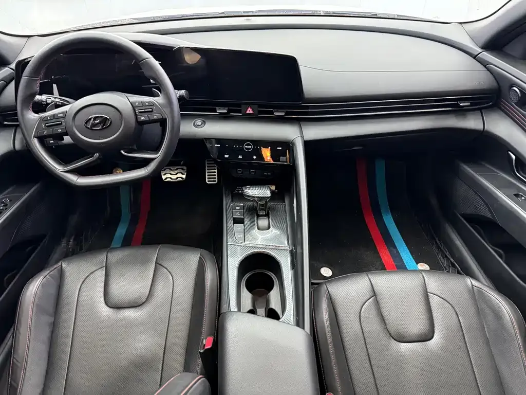 Hyundai Elantra — фото 10