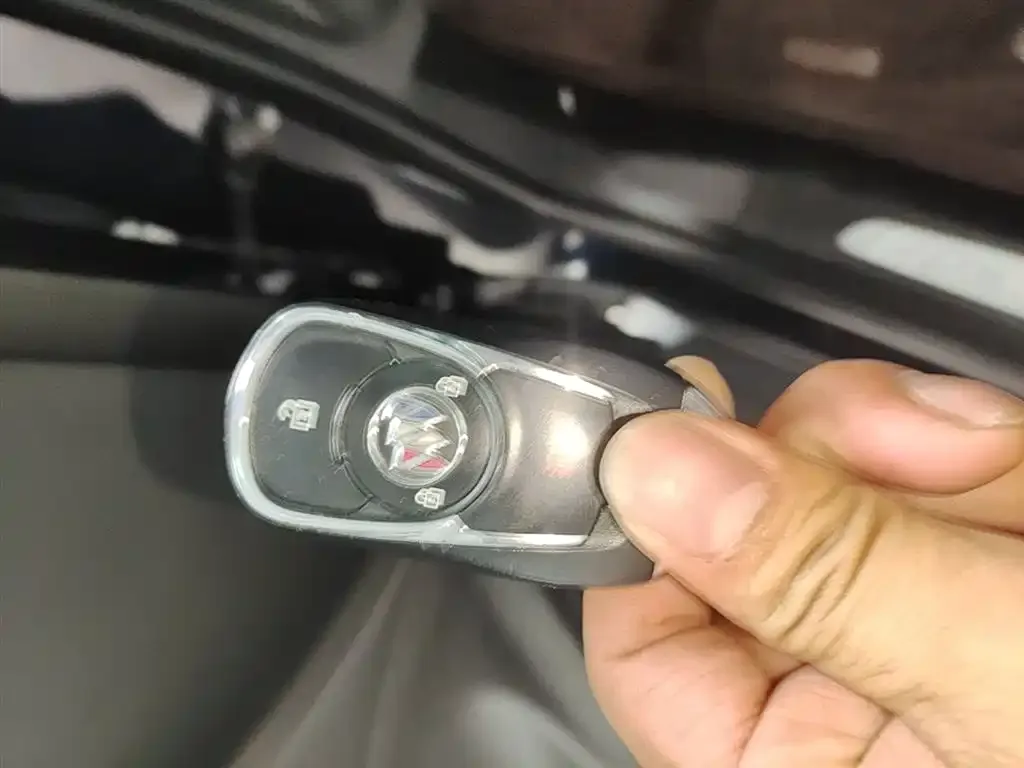 Buick Envision Plus — фото 2