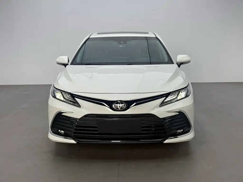 Toyota Camry — фото 6