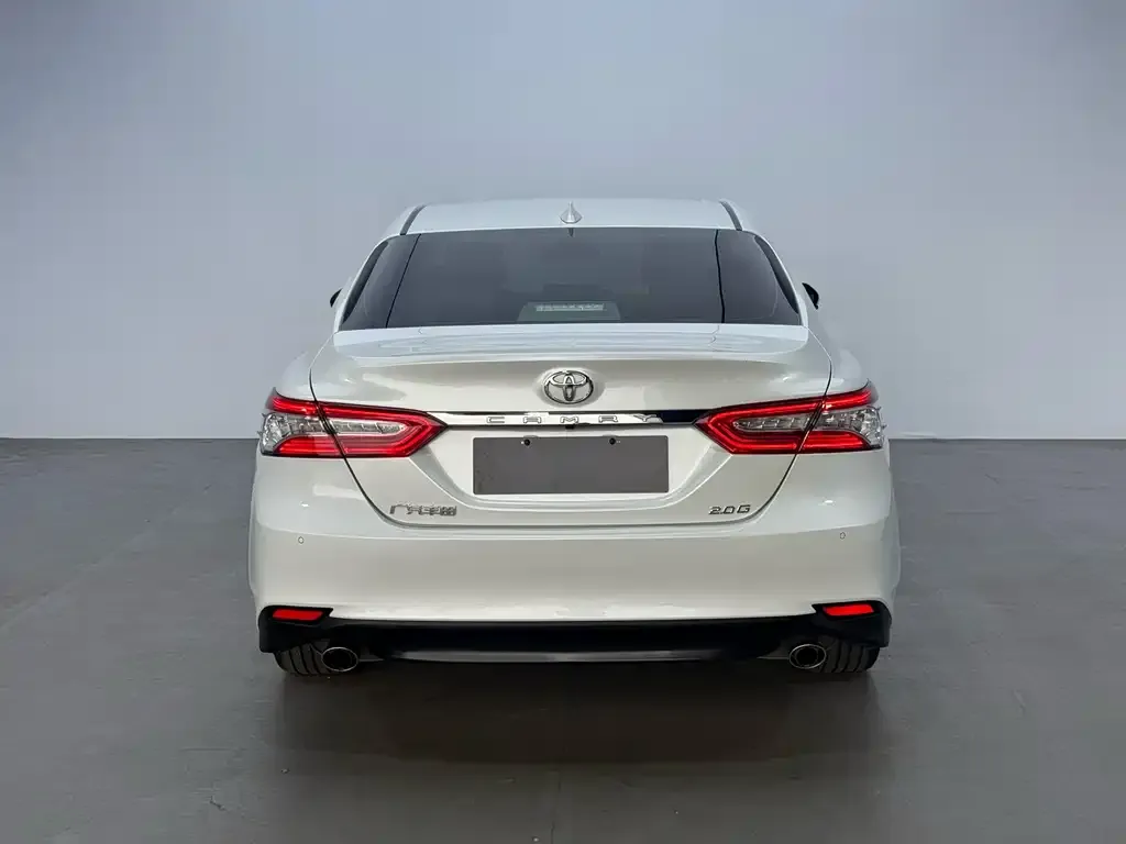 Toyota Camry — фото 7
