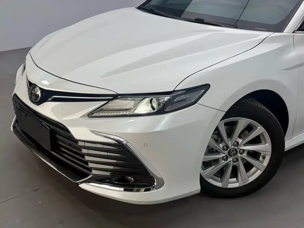 Toyota Camry — фото 9