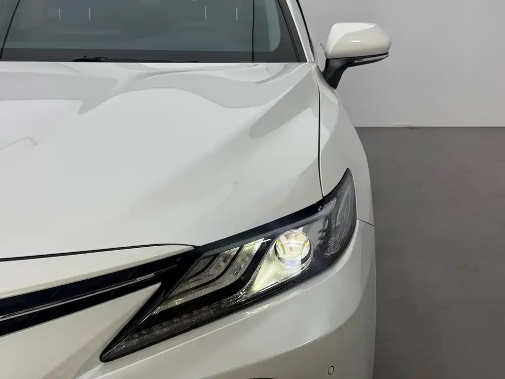 Toyota Camry — фото 3