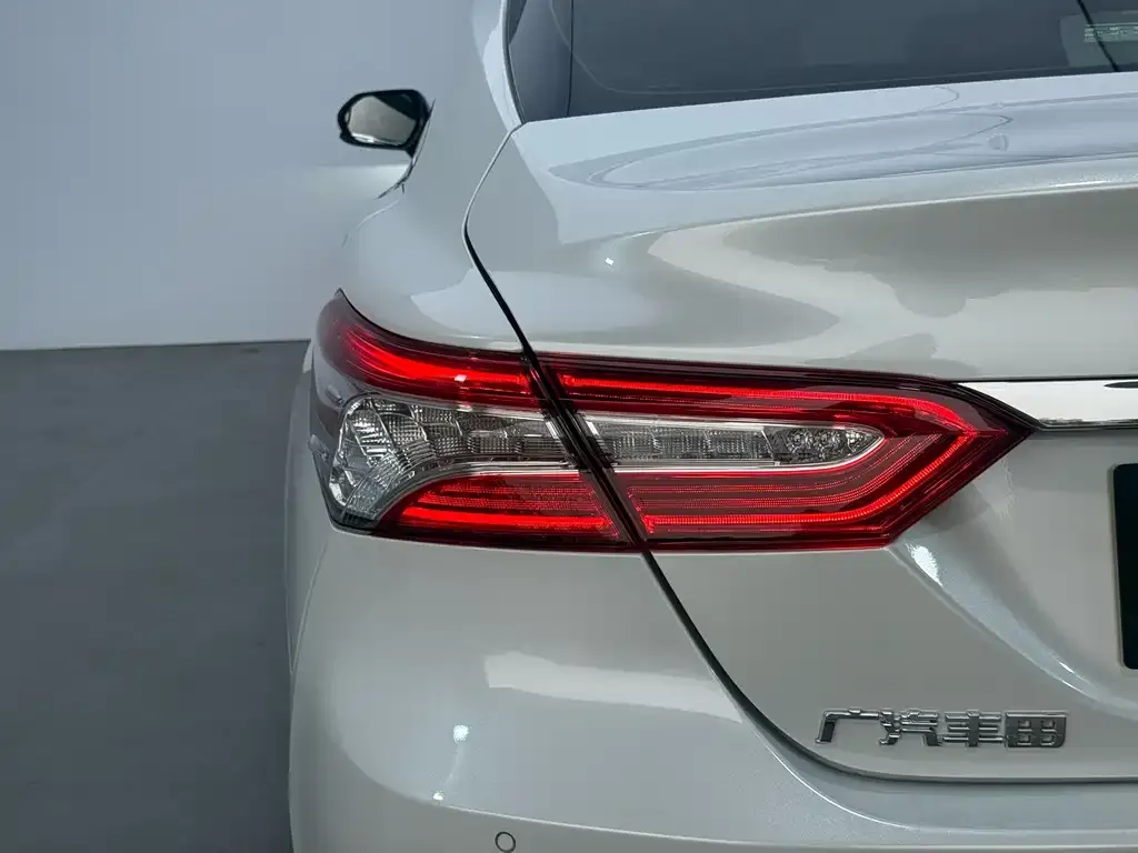 Toyota Camry — фото 8